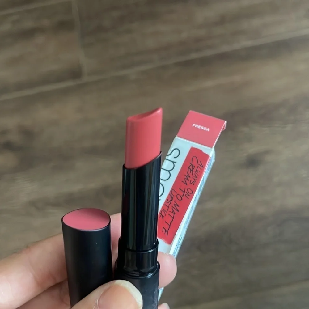 long-wearing, transfer-resistant, vegan lipstick,  teardrop-shaped tip